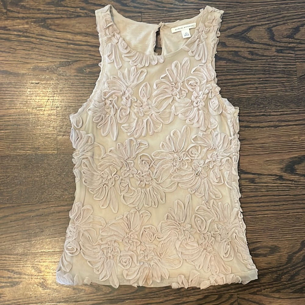 Banana republic sleeveless blouse top